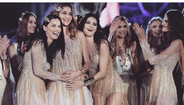 Honorata Wojtkowska poszła w pokazie z modelkami Victoria's Secret